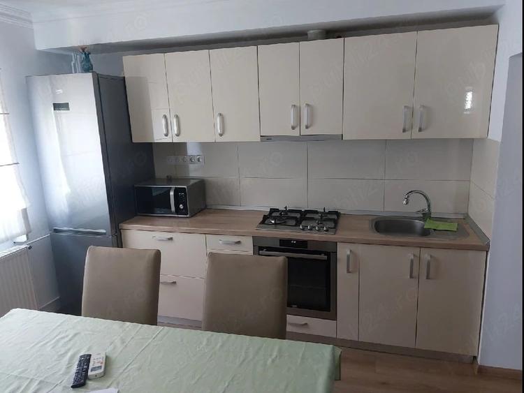 Apartament cu 3 camere decomandat în Nufărul