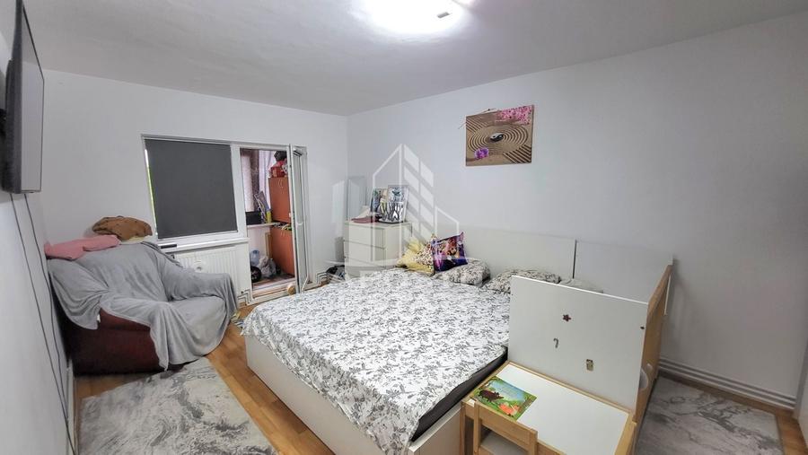 Apartament cu 4 camere decomandat, mobilat în Lipovei