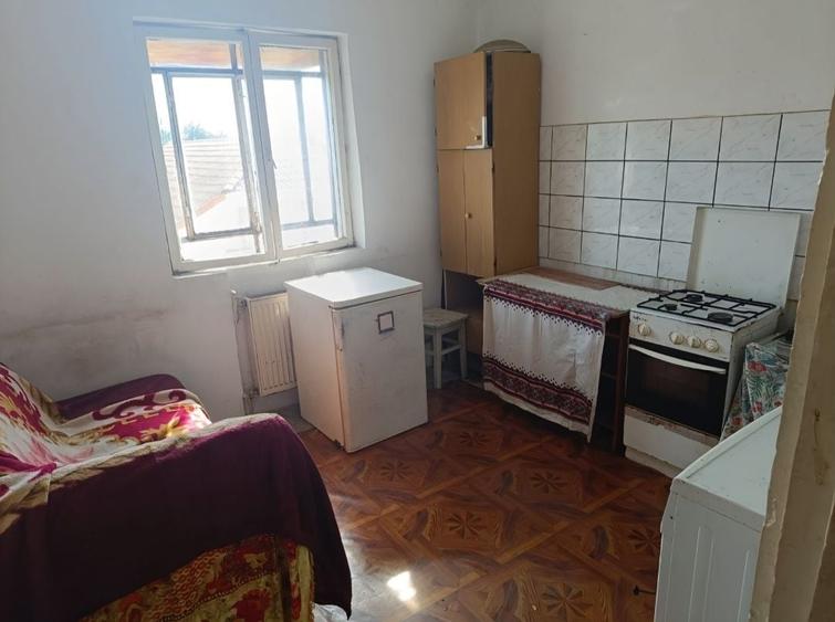 Garsonieră decomandată în Palas