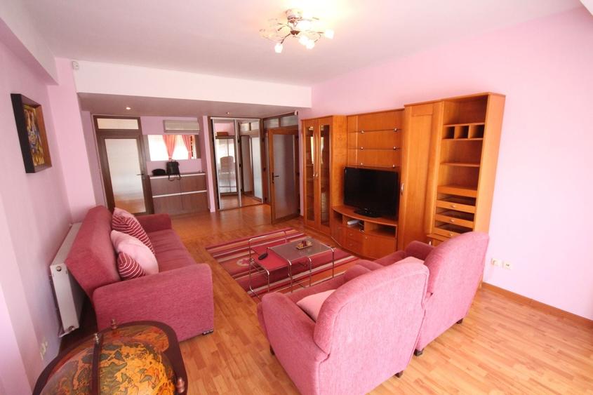 Apartament cu 4 camere decomandat, mobilat în Aradului