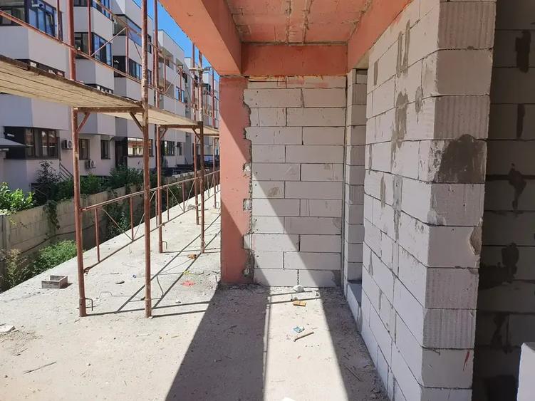 Apartament cu 2 camere decomandat în Titan