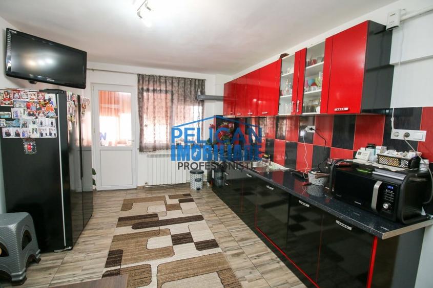 Apartament cu 4 camere decomandat, mobilat în Central