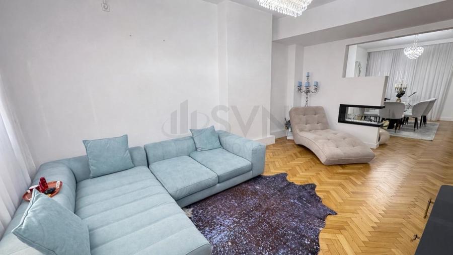 Apartament cu 4 camere semidecomandat, mobilat în Capitale
