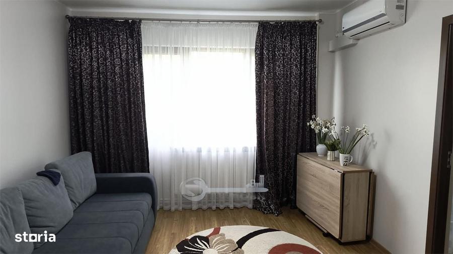 Apartament cu 3 camere nedecomandat în Podu Roș