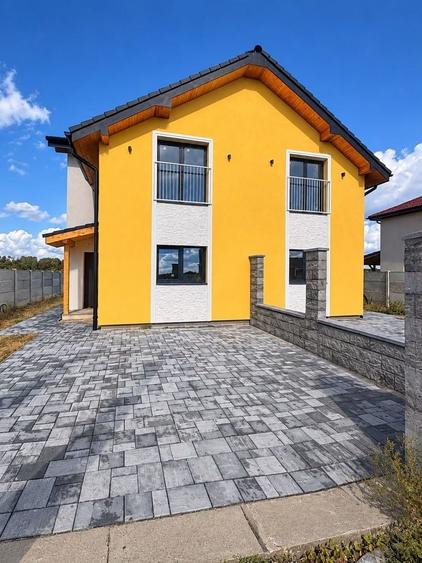 Duplex cu 4 camere cu Canalizare în Moșnița Nouă