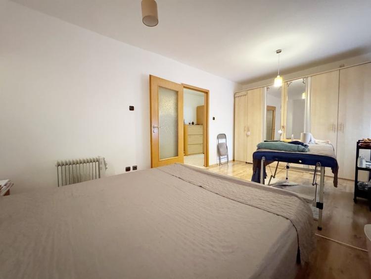 Apartament cu 3 camere decomandat, mobilat în Soarelui