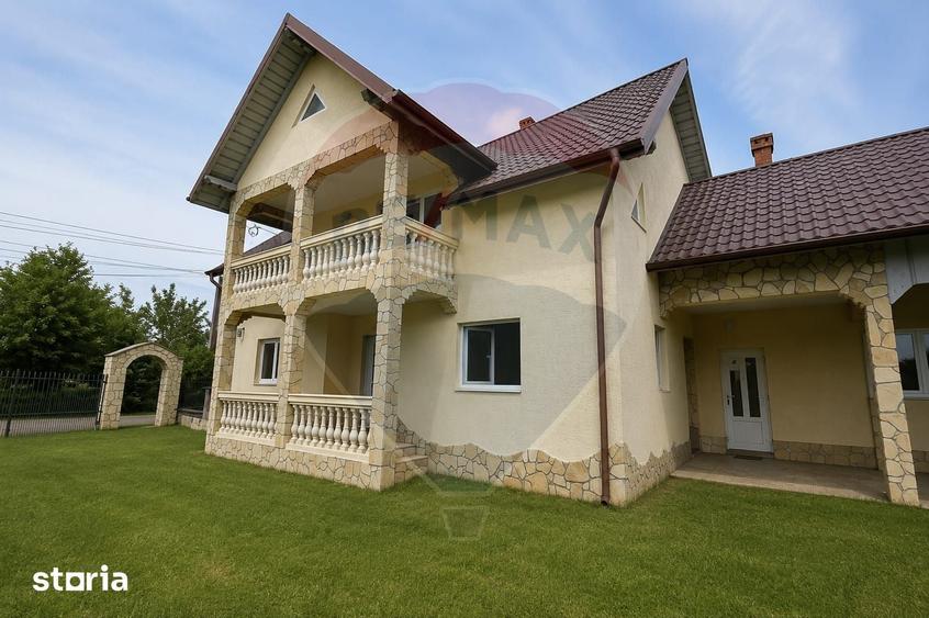 Casă cu 5 camere cu Teren 2000 Mp în Central