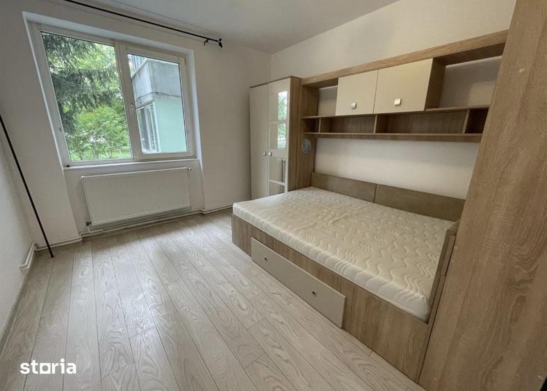 Apartament cu 4 camere decomandat în Central