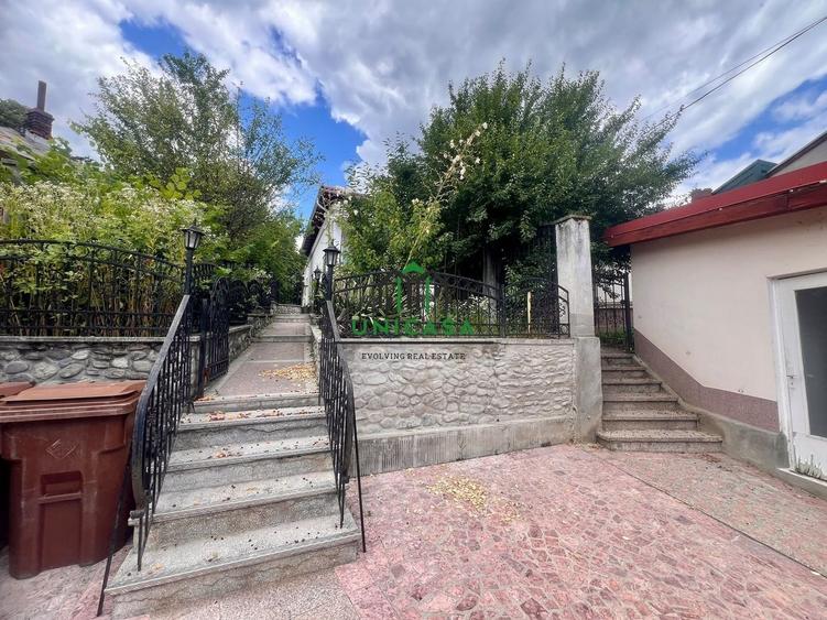 Casă individuală cu 4 camere cu Canalizare în Central
