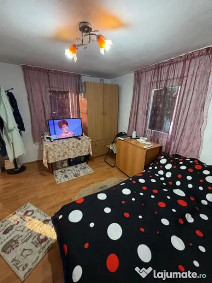 Casă cu 3 camere cu Teren 2330 Mp în Central