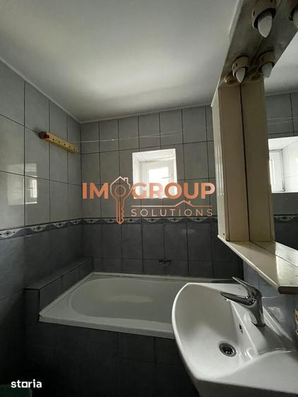 Apartament cu 3 camere decomandat în Nicolina