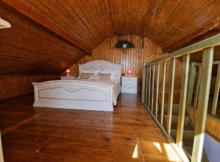Casă individuală cu 5 camere cu Teren 1440 Mp în Aradul Nou