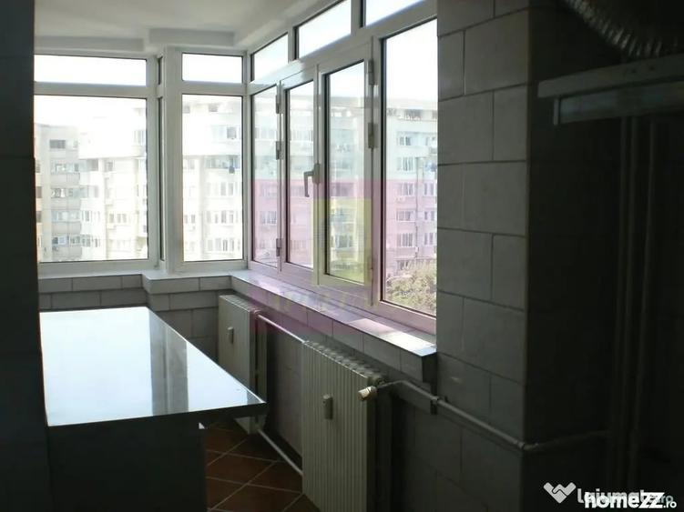 Apartament cu 3 camere decomandat în Decebal