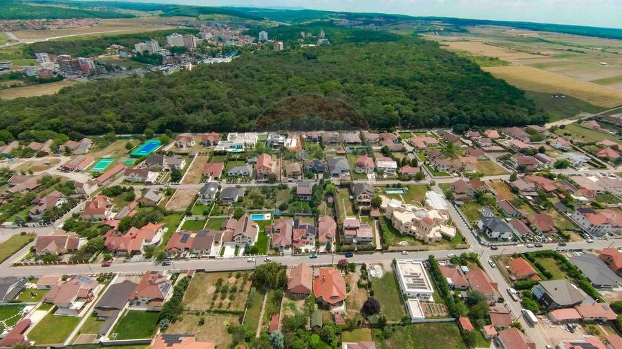 Casă individuală cu 5 camere cu Teren 1000 Mp în Sânmartin