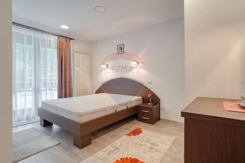 Hotel/Pensiune, de 328 mp, în Tohănița