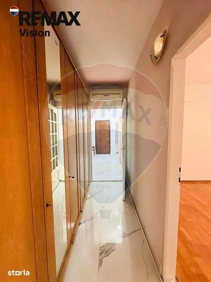 Apartament cu 3 camere de vanzare in zona 1 Mai - 10