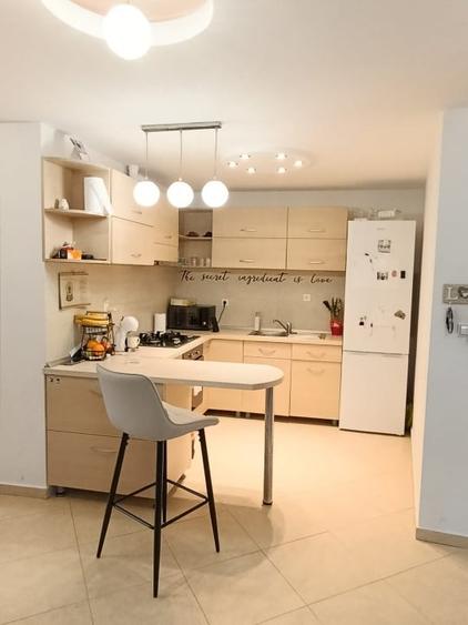 Apartament cu 3 camere decomandat, mobilat în Central