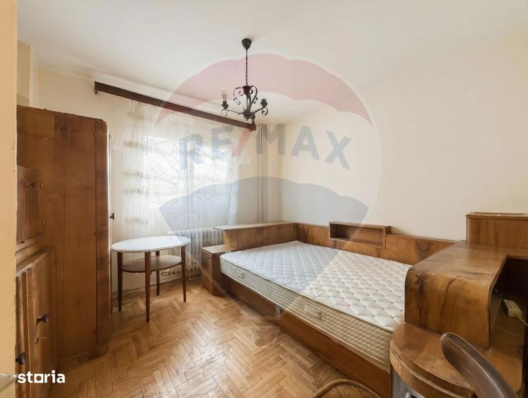 Apartament cu 4 camere decomandat în Central