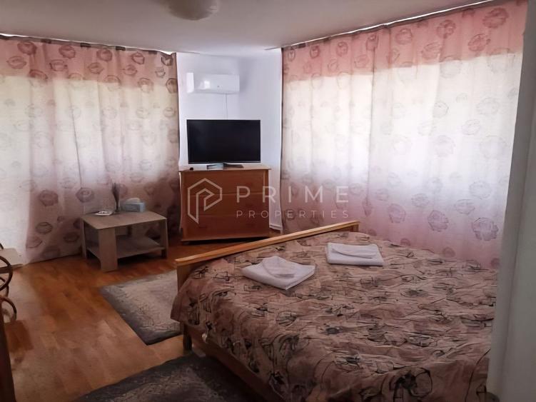 Casă individuală cu 8 camere cu Canalizare în Ivănești