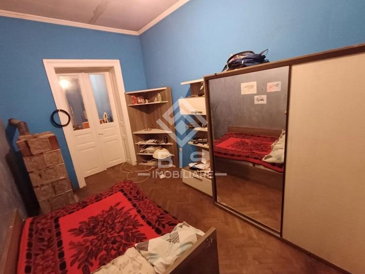 Casă individuală cu 6 camere cu Canalizare în Central