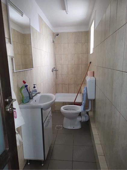 Spațiu comercial, de 200 mp, în Titan
