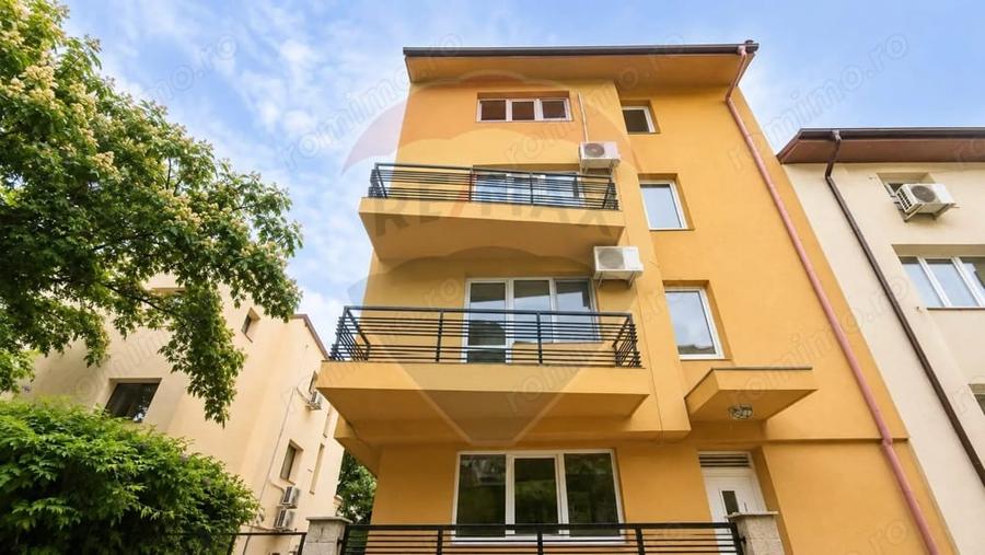 Casă cu 5 camere în Vitan