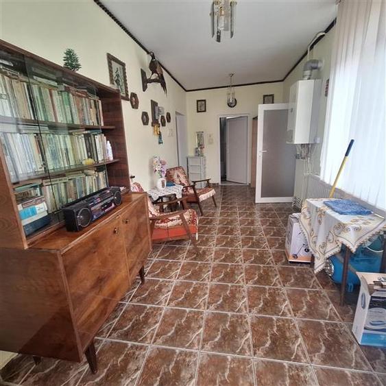 Casă individuală cu 4 camere cu Canalizare în Exterior Est