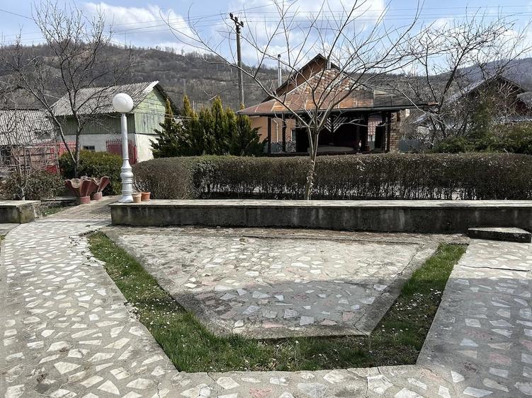 Teren de 1235 mp, în Moroeni