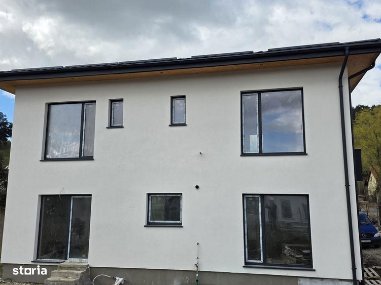 Casă cu 4 camere cu Teren 600 Mp în Sânpetru
