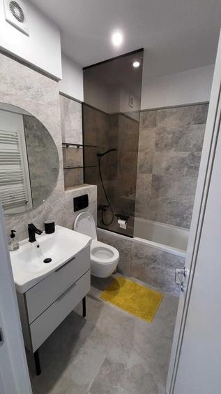 Apartament cu 3 camere decomandat în Văcăresti