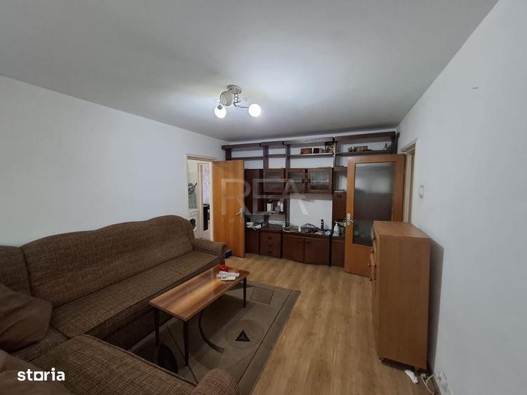 Apartament cu 3 camere semidecomandat în Drumul Taberei — fotografia 3