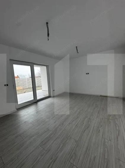 Casă cu 4 camere cu Teren 650 Mp în Peciu Nou