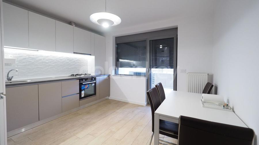 Apartament cu 4 camere decomandat în Băneasa