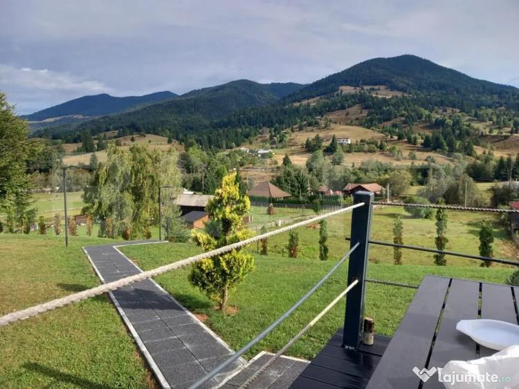 Casă cu 4 camere cu Teren 3450 Mp în Central