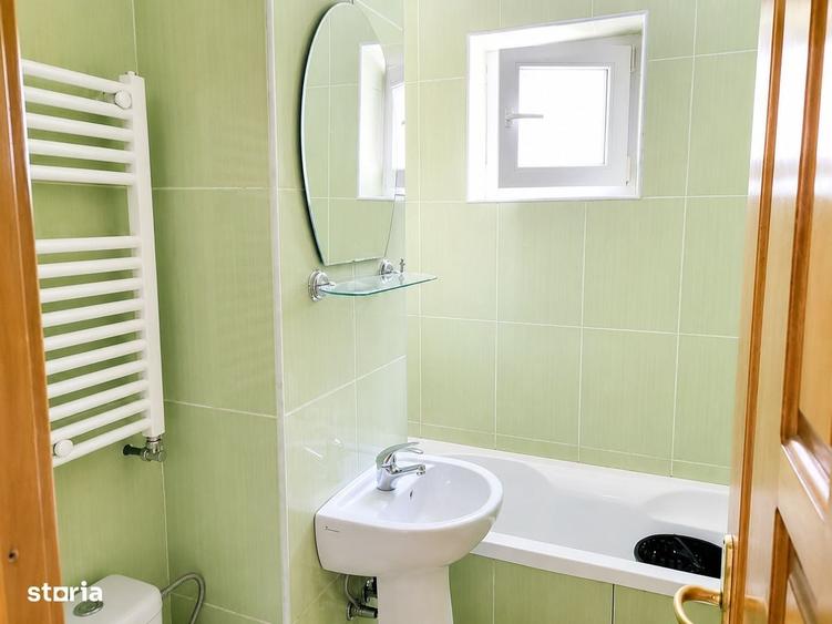 Apartament cu 3 camere semidecomandat în Central