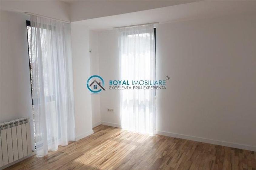 Penthouse cu 3 camere decomandat în Republicii