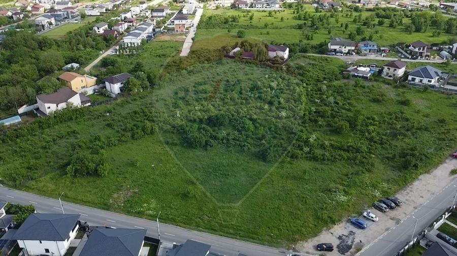 Teren Construcții intravilan de 5325 mp, în Odăi