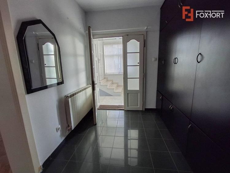 Apartament cu 3 camere decomandat, mobilat în Crișan