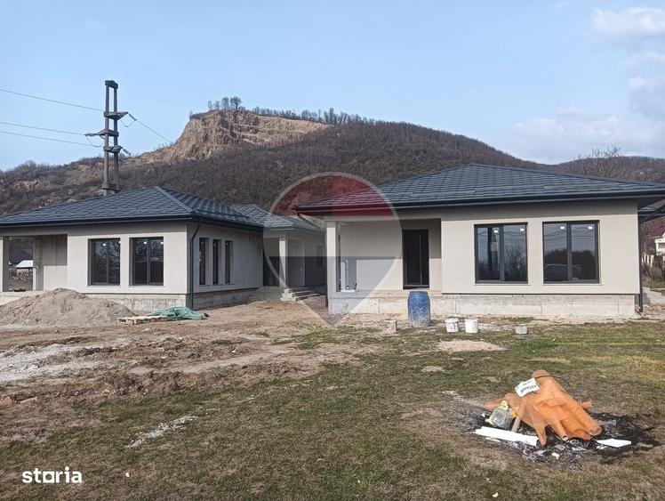 Casă cu 3 camere în Săbișa