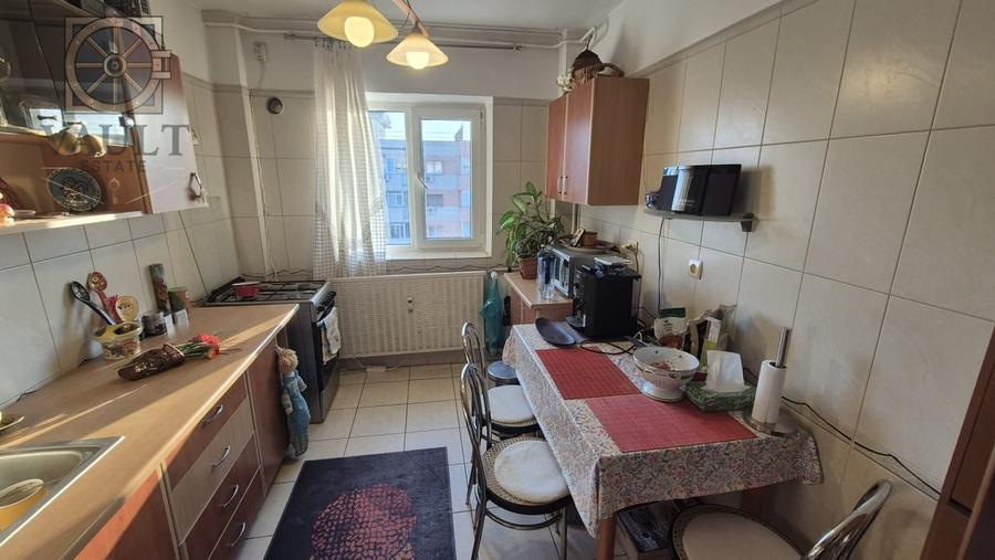 Apartament cu 3 camere decomandat, mobilat în Teiul Doamnei