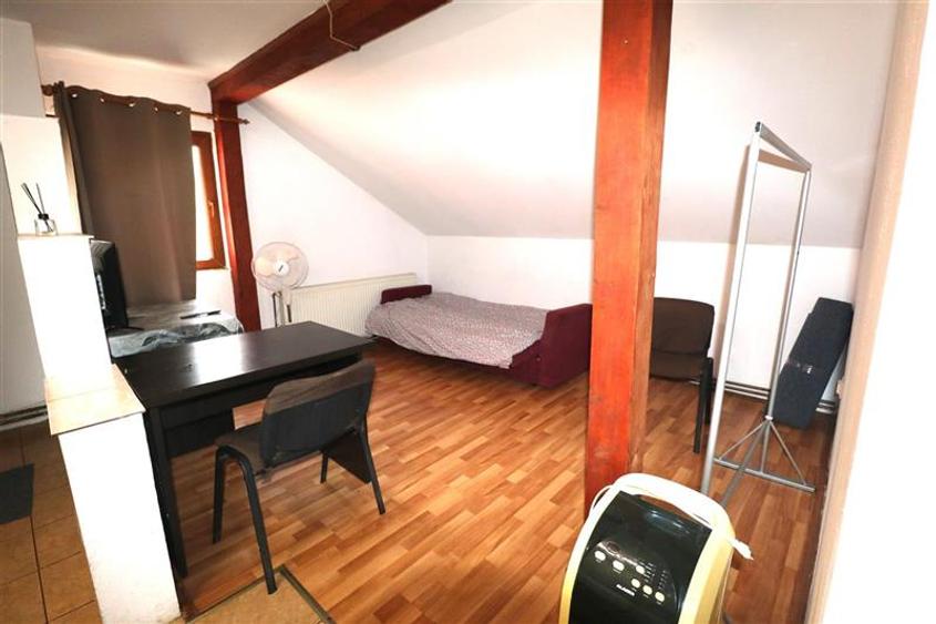 Apartament cu 2 camere nedecomandat în Aradului