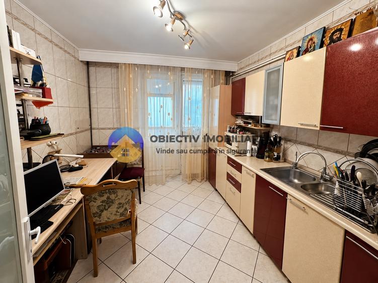 Apartament cu 3 camere decomandat, mobilat în Central