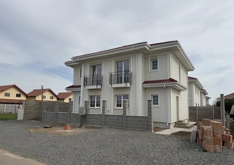 Duplex cu 3 camere cu Canalizare în Sânandrei