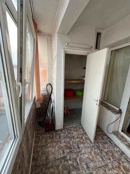 Apartament cu 3 camere decomandat în Nufărul
