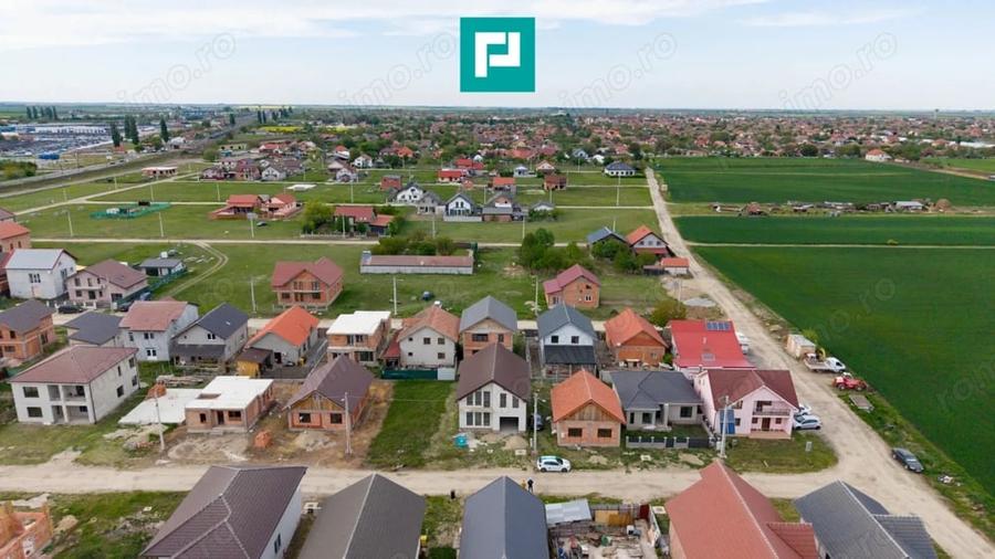 Casă cu 5 camere cu Teren 250 Mp în Est