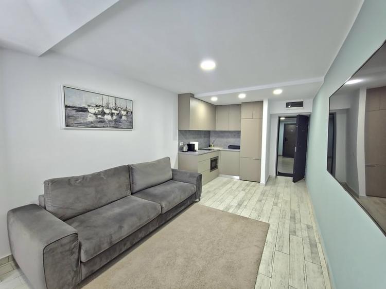 Apartament cu 3 camere semidecomandat în Olimp