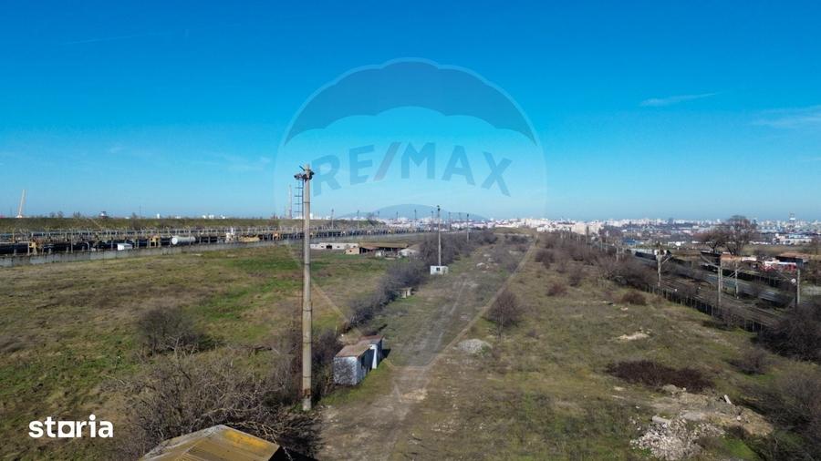 Teren de 35912 mp, în Sud
