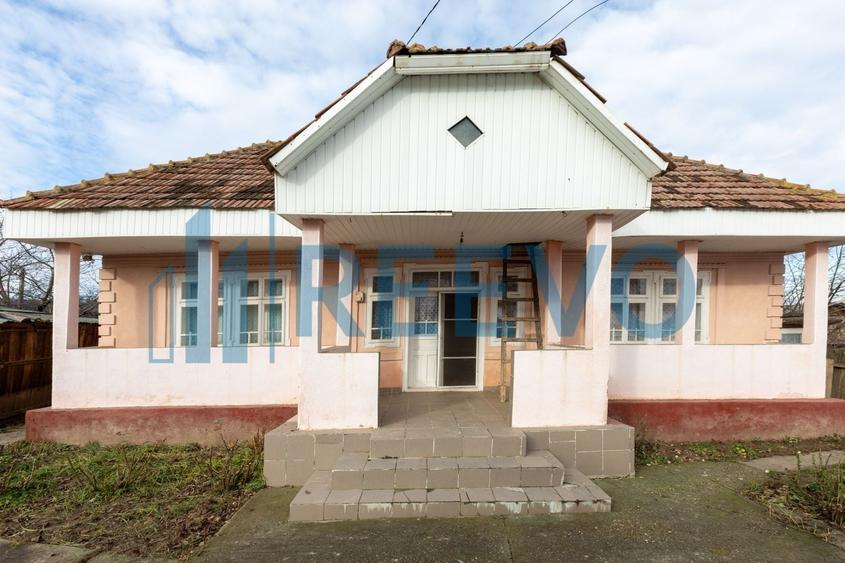 Casă cu 5 camere cu Teren 3365 Mp în Conțești