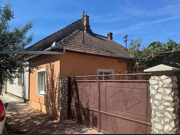 Casă cu 7 camere cu Teren 2156 Mp în Aradul Nou