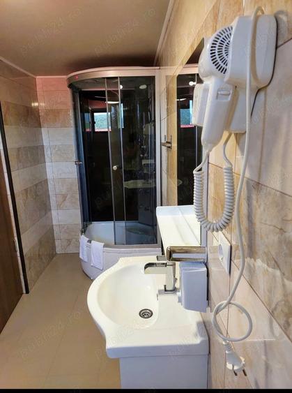 Casă cu 6 camere cu Teren 700 Mp în Eșelnița